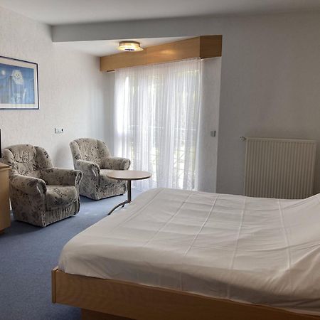 Hotel Altitude Бург-Ройланд Экстерьер фото